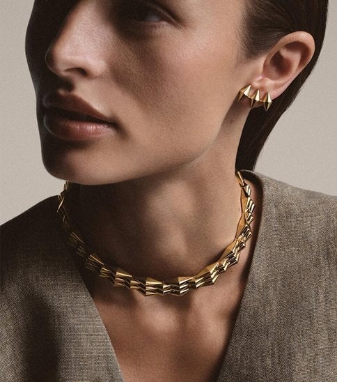Lisa Wore This Necklace to the Golden Globes, and the World Went Crazy