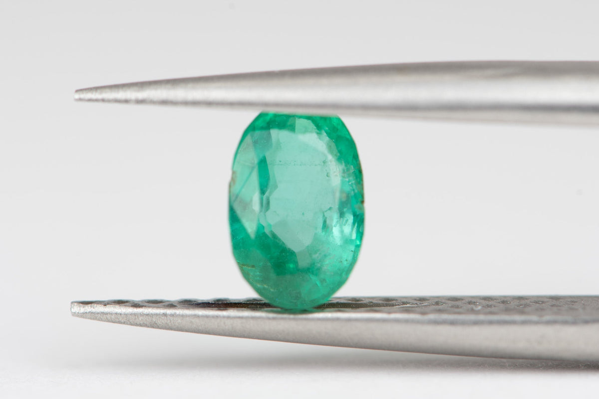 0.95ct Oval Shape Emerald, 7.0x4.4x4.1 EM12 Aurora Designer