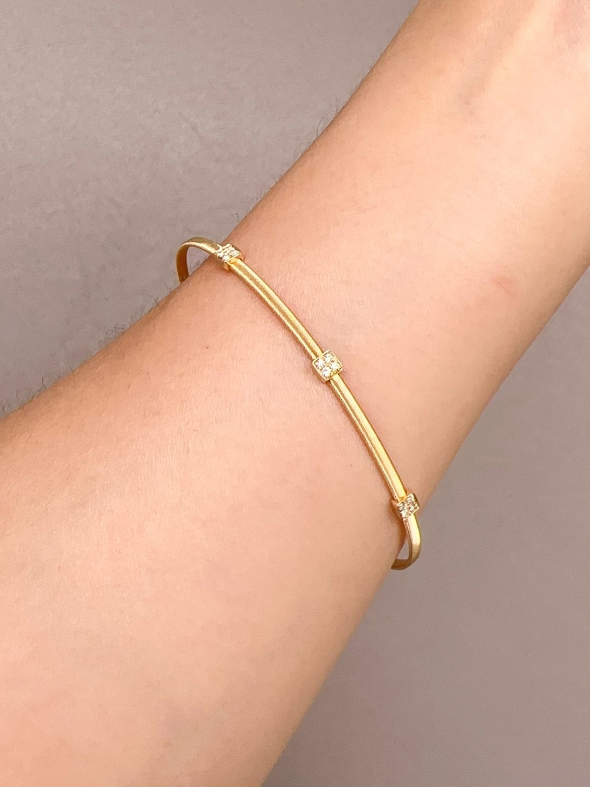 18K Gold Woven Wire Bangle Open End Flexible with Diamonds 7&quot; Marco Bicego Style R2104 Aurora Designer