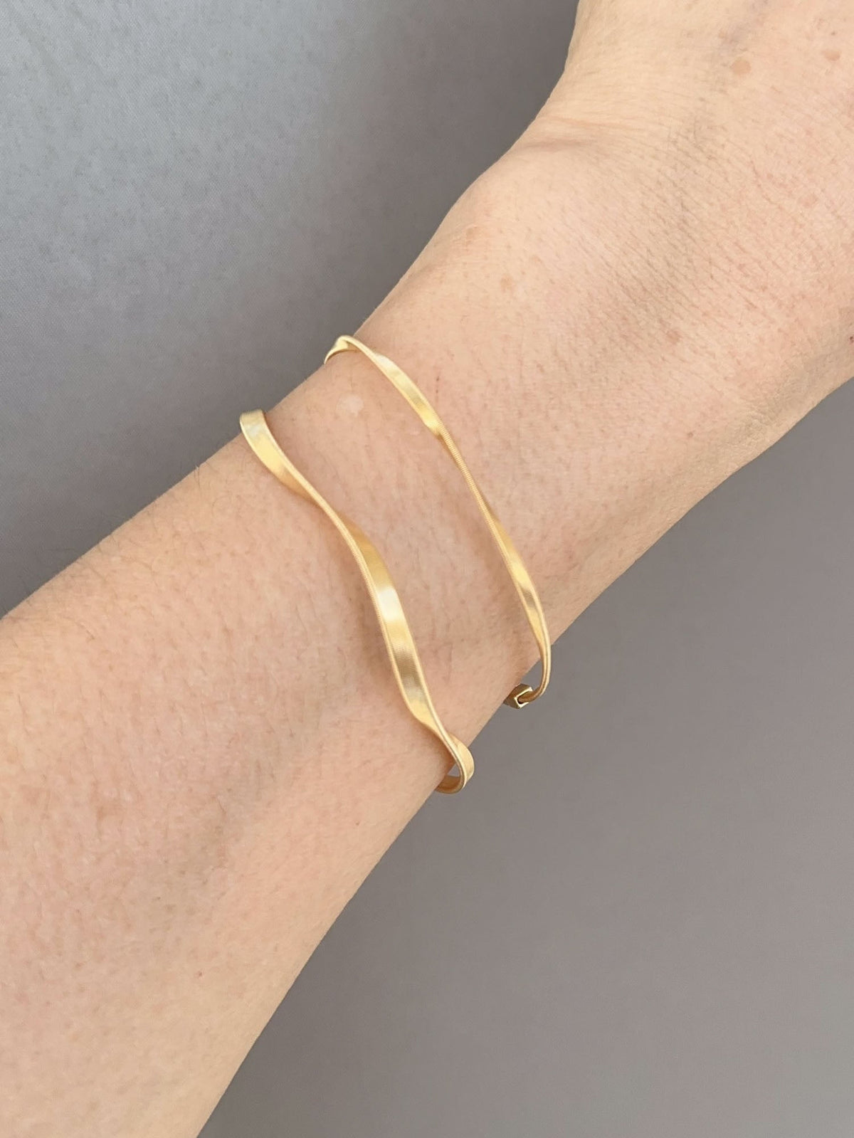 18K Gold Wavy Wave Bangle Bracelet Like Marco Bicego R2128 Aurora Designer