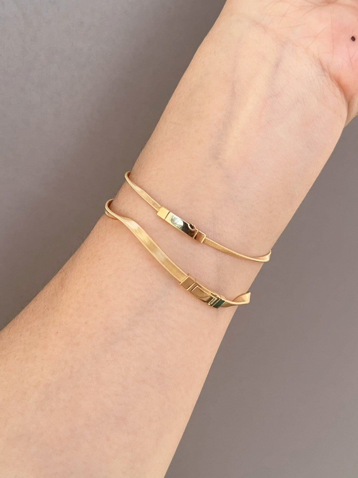 18K Gold Wavy Wave Bangle Bracelet Like Marco Bicego R2128 Aurora Designer