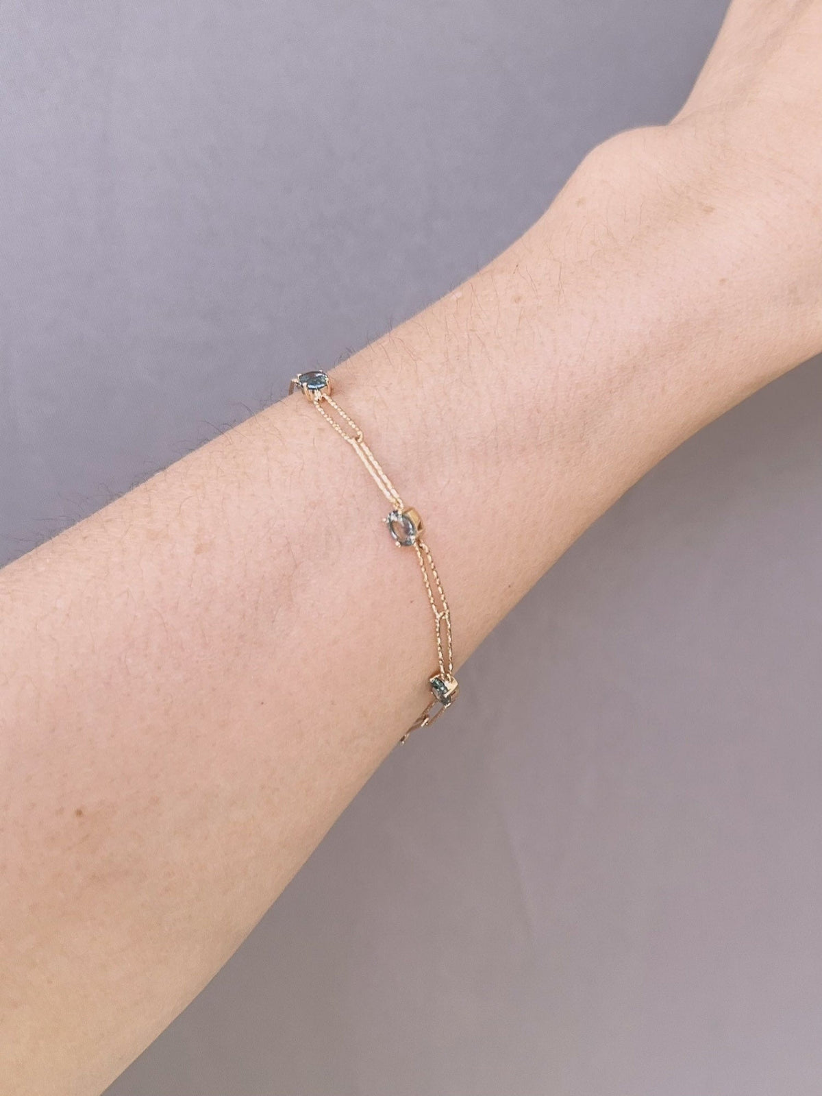 14K Gold Montana Sapphire Station Bracelet 8" Sparkly Paperclip Chain Links Adjustable R2130 Aurora Designer