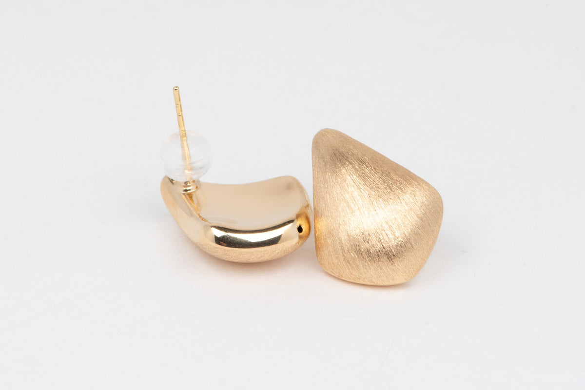 18K Gold Earrings Fan Shape Brushed Finish Light Weight R3251 Aurora Designer