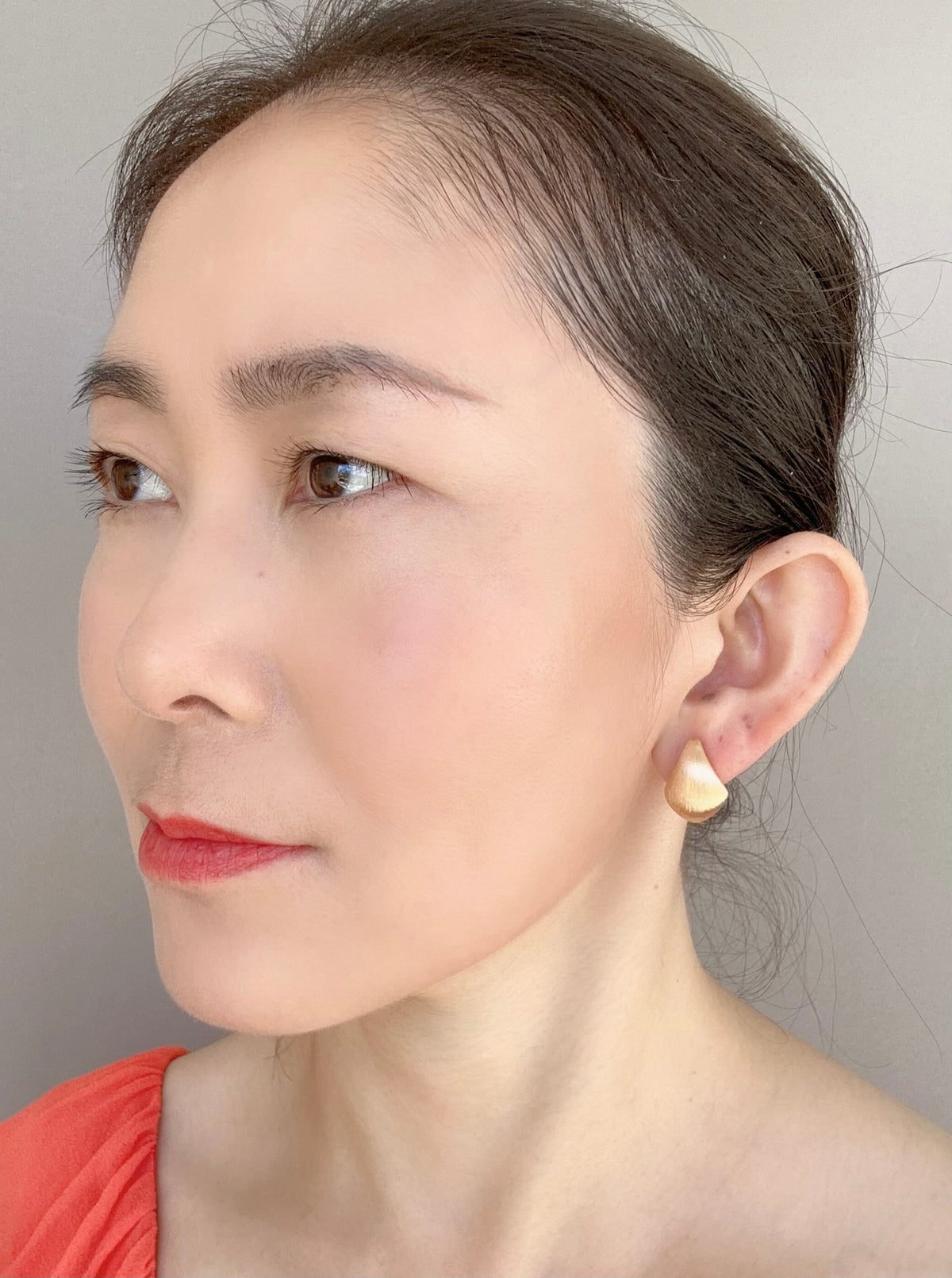 18K Gold Earrings Fan Shape Brushed Finish Light Weight R3251 Aurora Designer