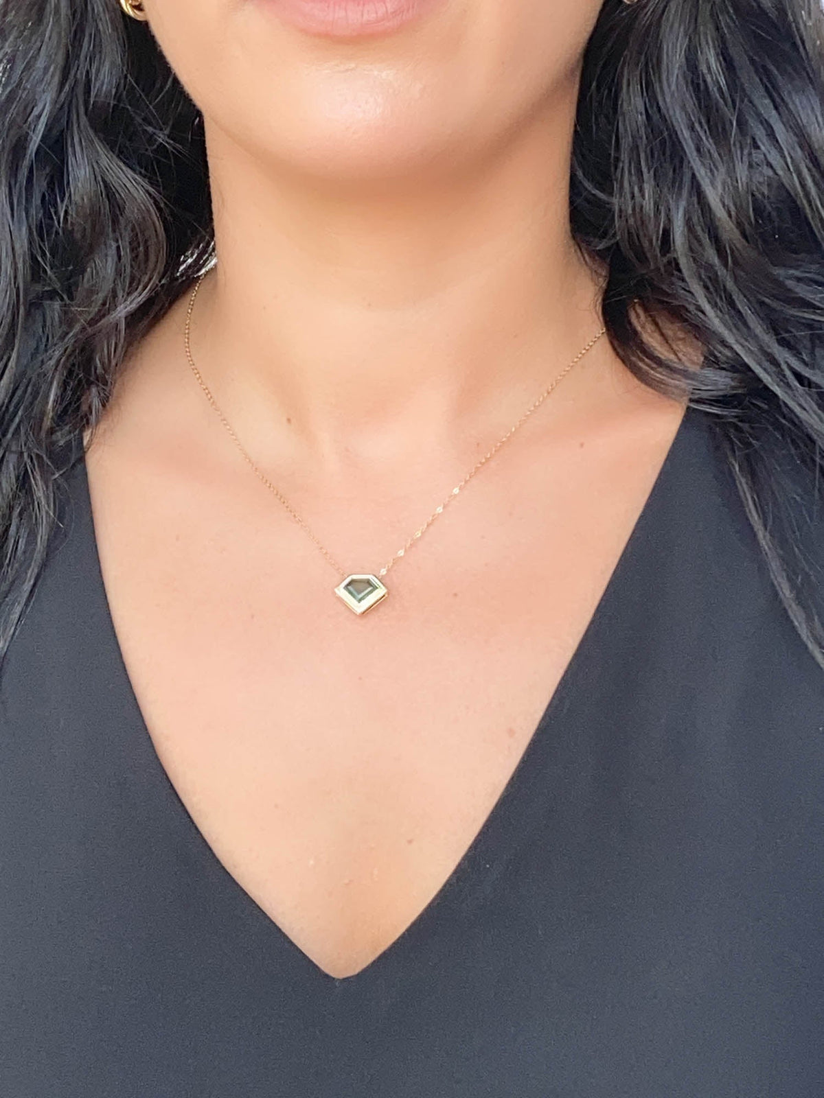 1.8ct Shield Shape Australian Sapphire Double Bezel Set Pendant Necklace 14K Gold R4473 Aurora Designer