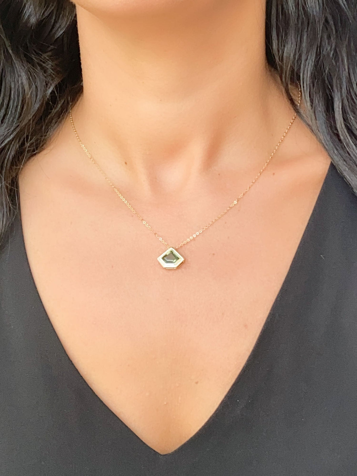 1.8ct Shield Shape Australian Sapphire Double Bezel Set Pendant Necklace 14K Gold R4473 Aurora Designer