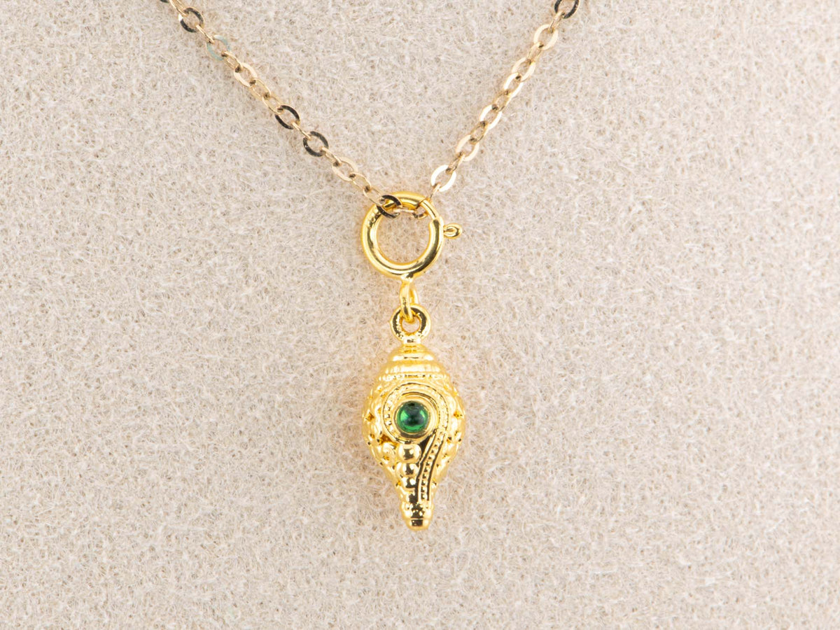 18K Gold Filigree Conch Shell with Emerald Charm R4485 Aurora Designer