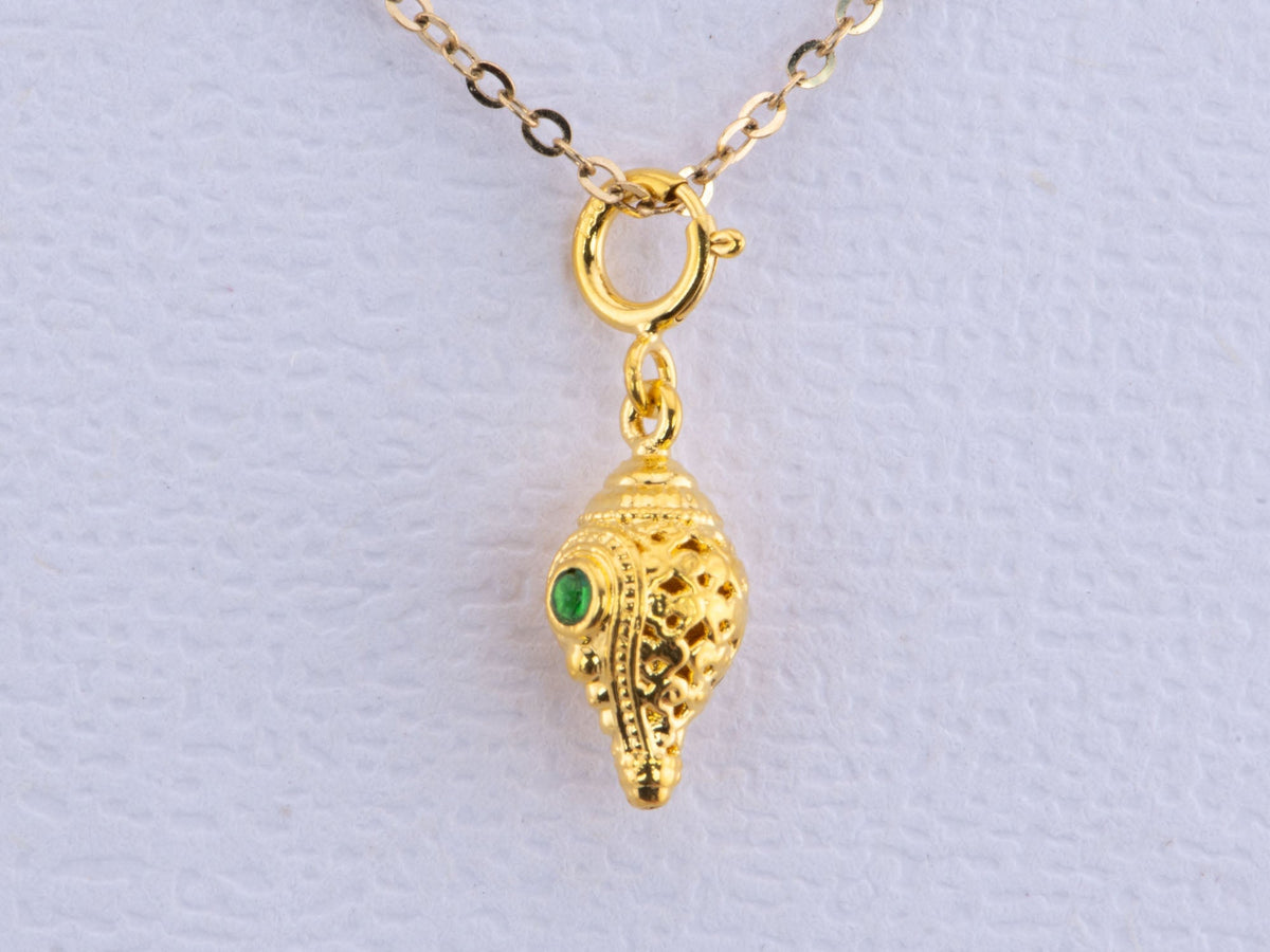 18K Gold Filigree Conch Shell with Emerald Charm R4485 Aurora Designer