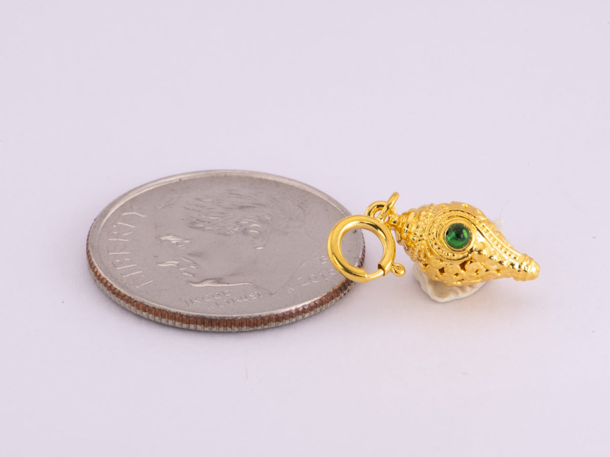 18K Gold Filigree Conch Shell with Emerald Charm R4485 Aurora Designer