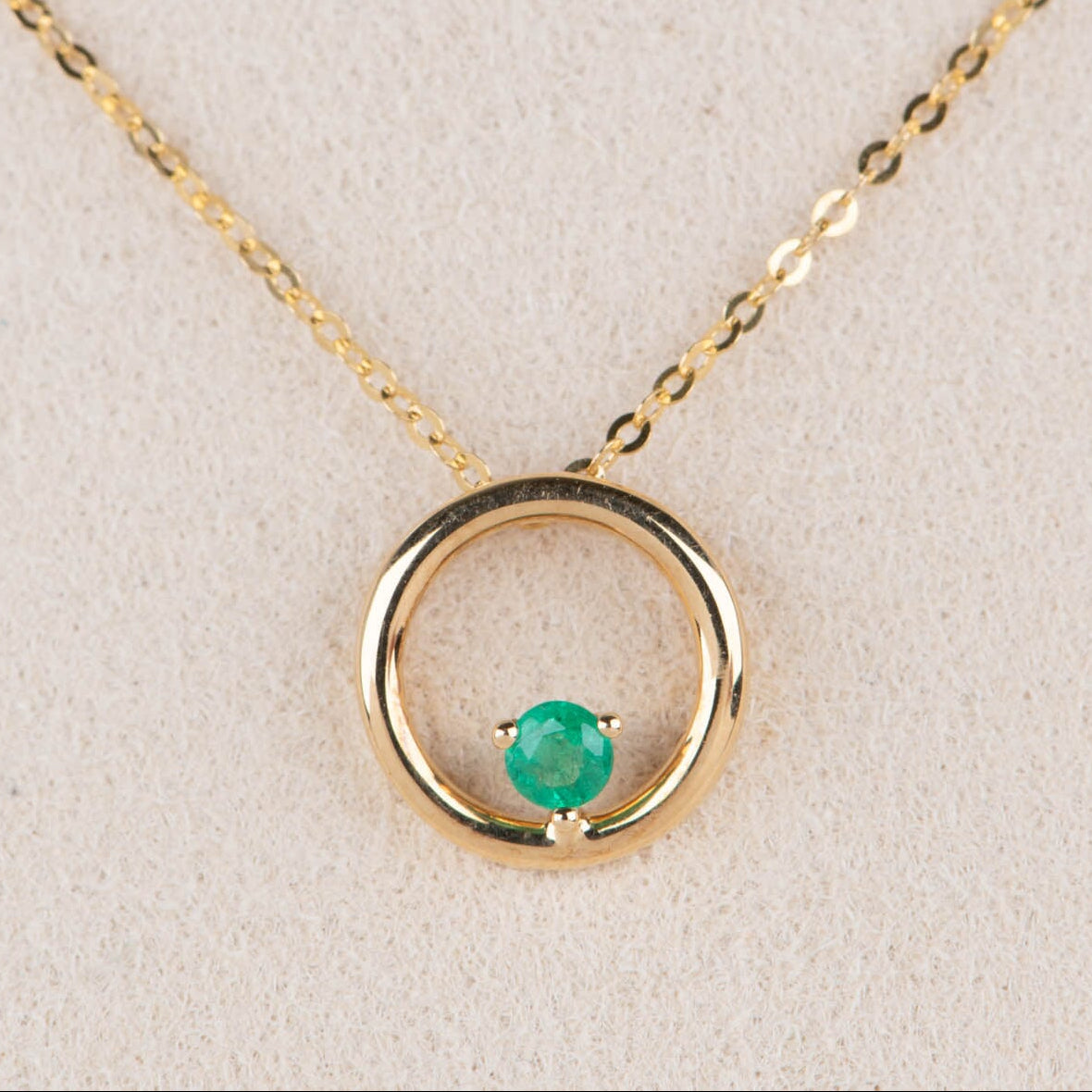 18K Gold Necklace with Emerald Circle Pendant R4535 Closeout