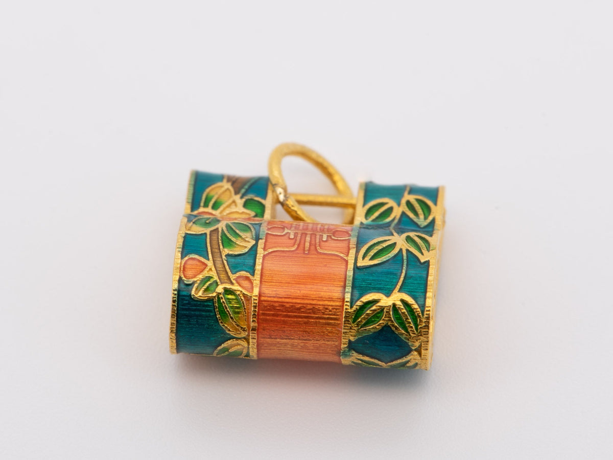 18K Gold Good &quot;Luck&quot; Lock Pendant Chinese Tradition Bright Enamel R4585 Aurora Designer
