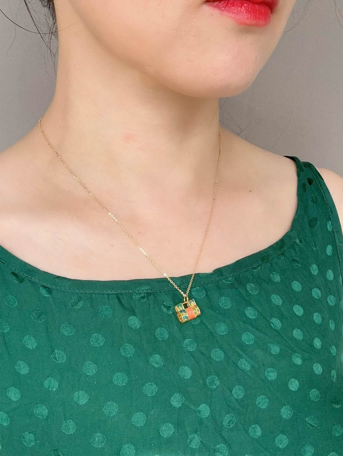 18K Gold Good &quot;Luck&quot; Lock Pendant Chinese Tradition Bright Enamel R4585 Aurora Designer