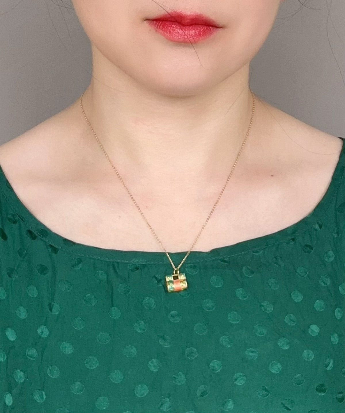 18K Gold Good &quot;Luck&quot; Lock Pendant Chinese Tradition Bright Enamel R4585 Aurora Designer