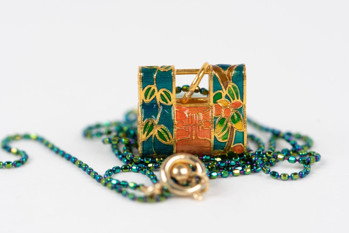 18K Gold Good &quot;Luck&quot; Lock Pendant Chinese Tradition Bright Enamel R4585 Aurora Designer