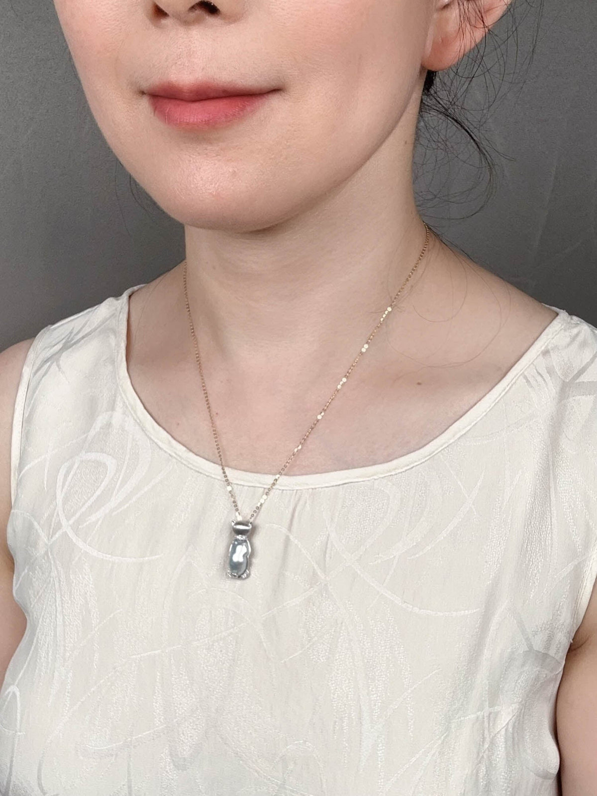 18K White Gold South Sea Keshi Pearl Cat Pendant with Diamond Accent R4604 Aurora Designer