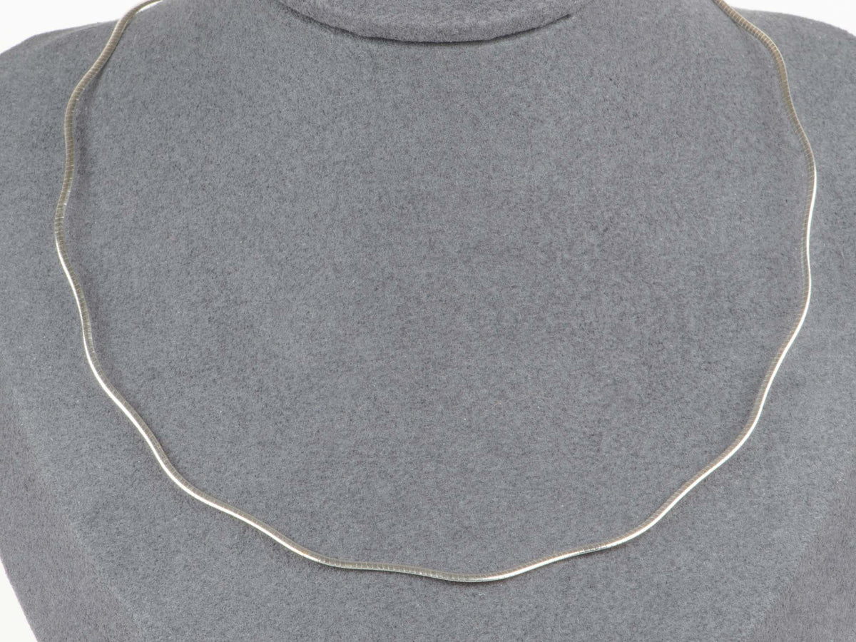 18K Yellow and White Gold Double Side Thin Omega Chain Wavy Choker Necklace 4.82g R4614 Aurora Designer