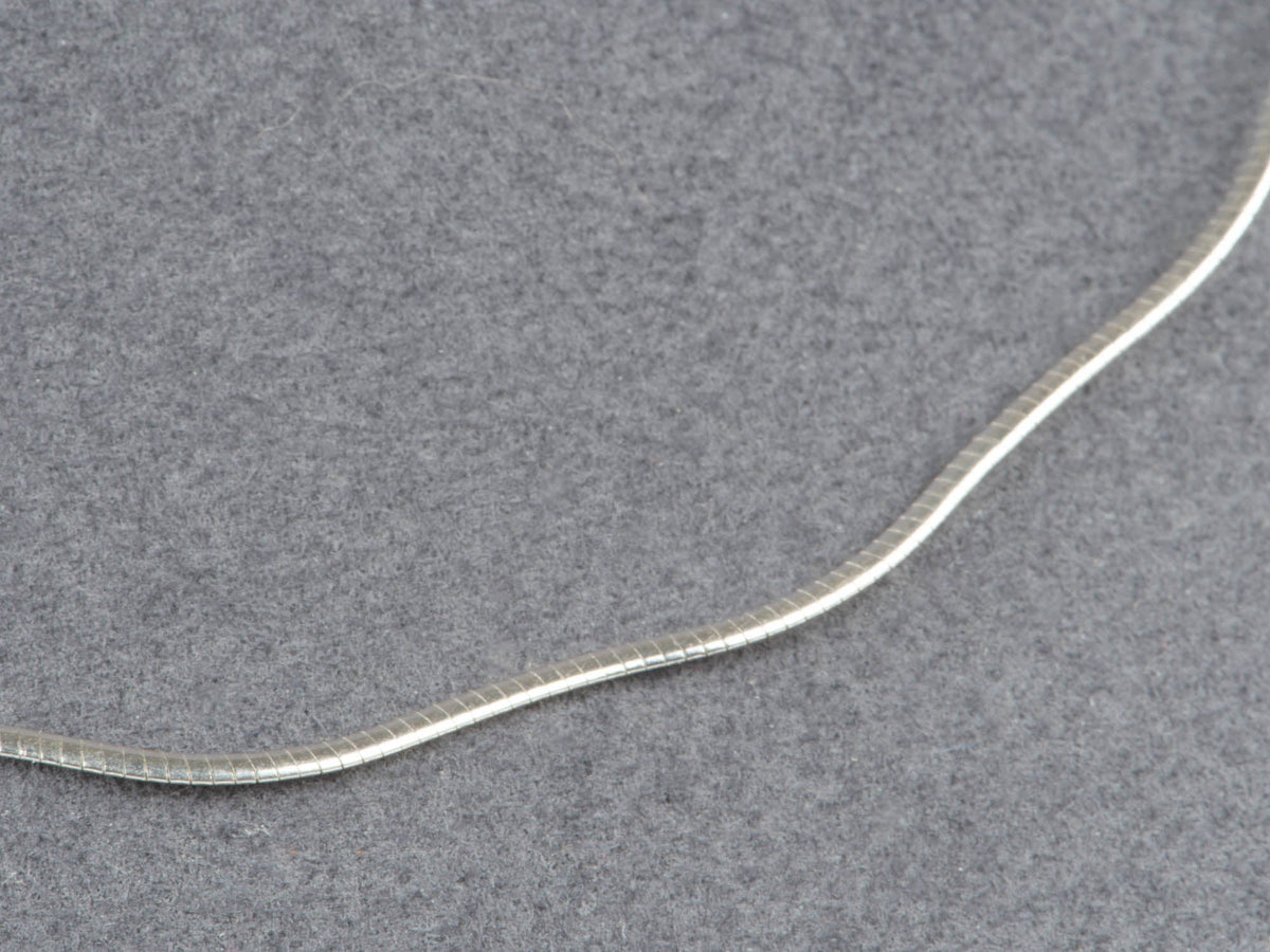 18K Yellow and White Gold Double Side Thin Omega Chain Wavy Choker Necklace 4.82g R4614 Aurora Designer