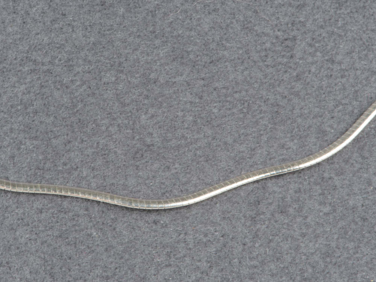 18K Yellow and White Gold Double Side Thin Omega Chain Wavy Choker Necklace 4.82g R4614 Aurora Designer