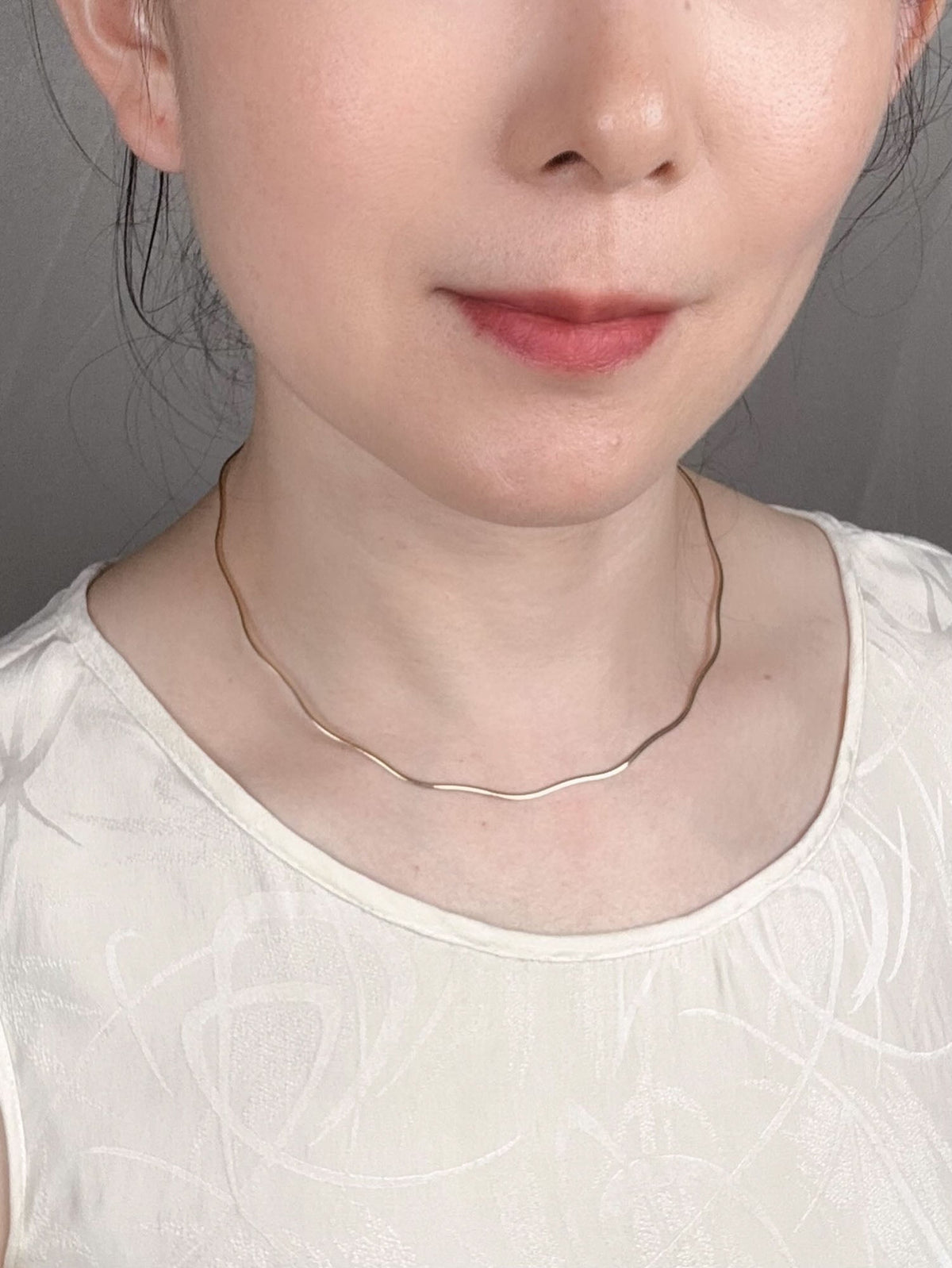 18K Yellow and White Gold Double Side Thin Omega Chain Wavy Choker Necklace 4.82g R4614 Aurora Designer