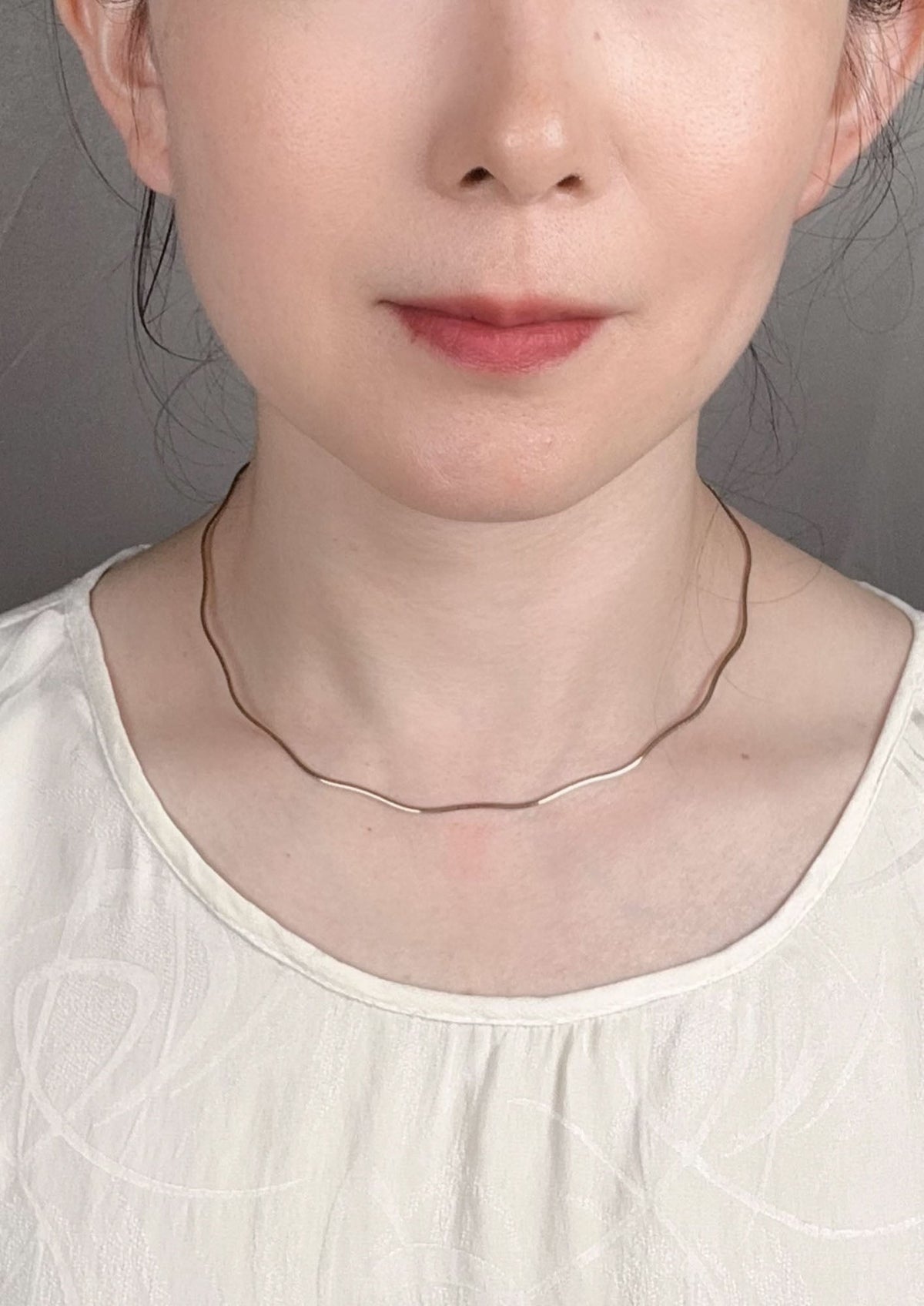 18K Yellow and White Gold Double Side Thin Omega Chain Wavy Choker Necklace 4.82g R4614 Aurora Designer