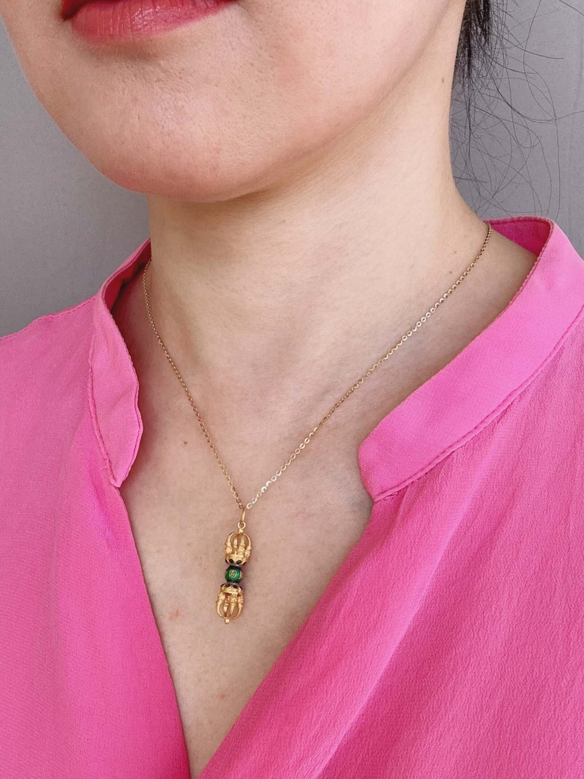 18K Gold Vajra Pendant Charm with Enamel and Sapphires 2.95g R4672 Aurora Designer