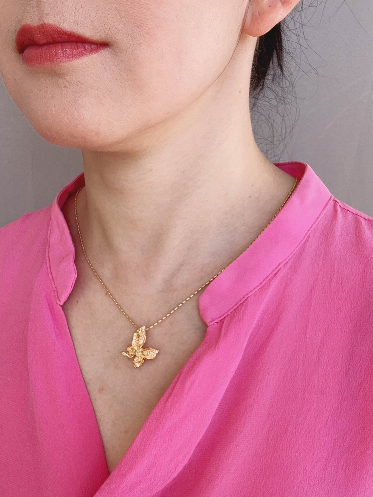 18K Gold Light Weight Butterfly Pendant Charm with Moissanite R4681 Aurora Designer