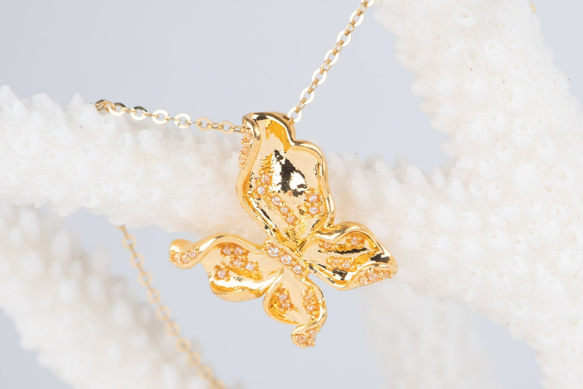18K Gold Light Weight Butterfly Pendant Charm with Moissanite R4681 Aurora Designer