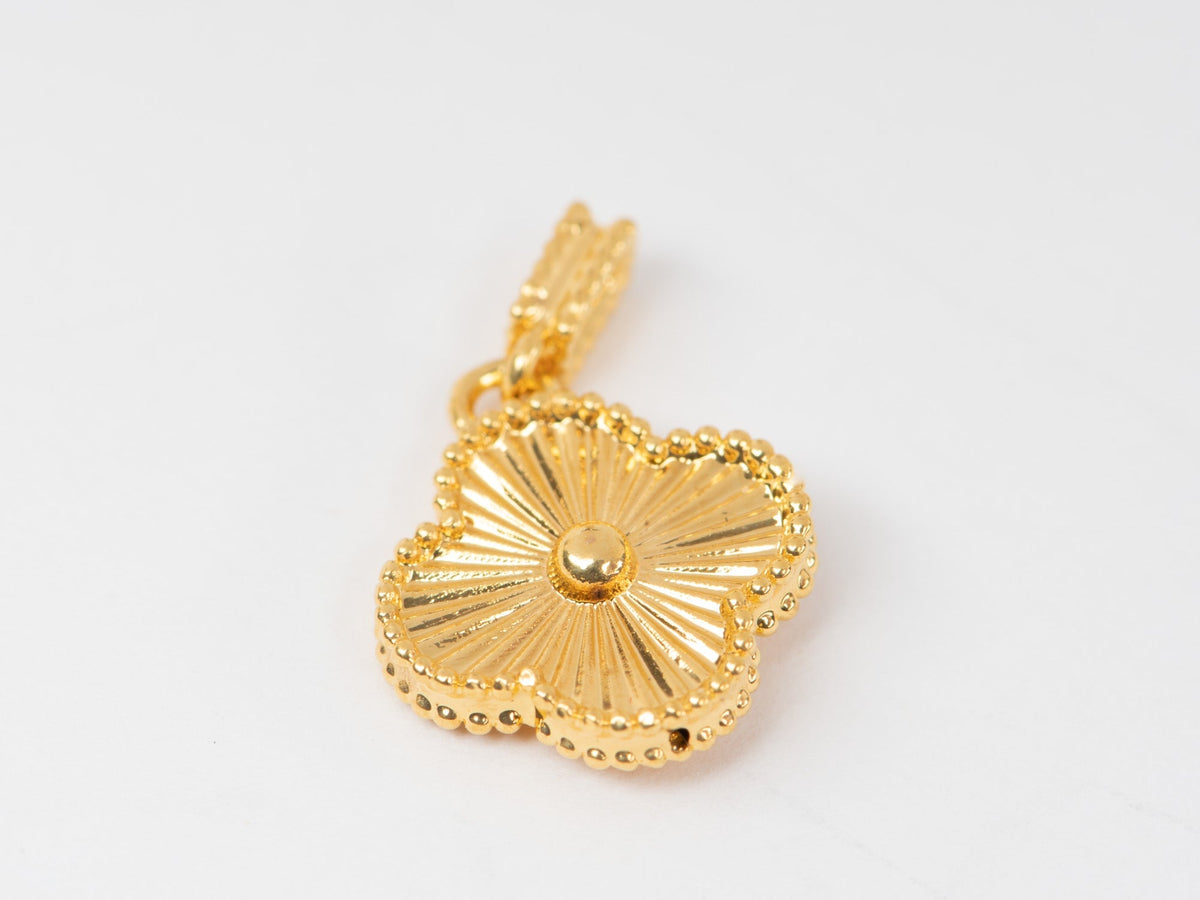 18K Gold Sparkly Clover Flower Pendant Hollow Light Weight R4722 Aurora Designer