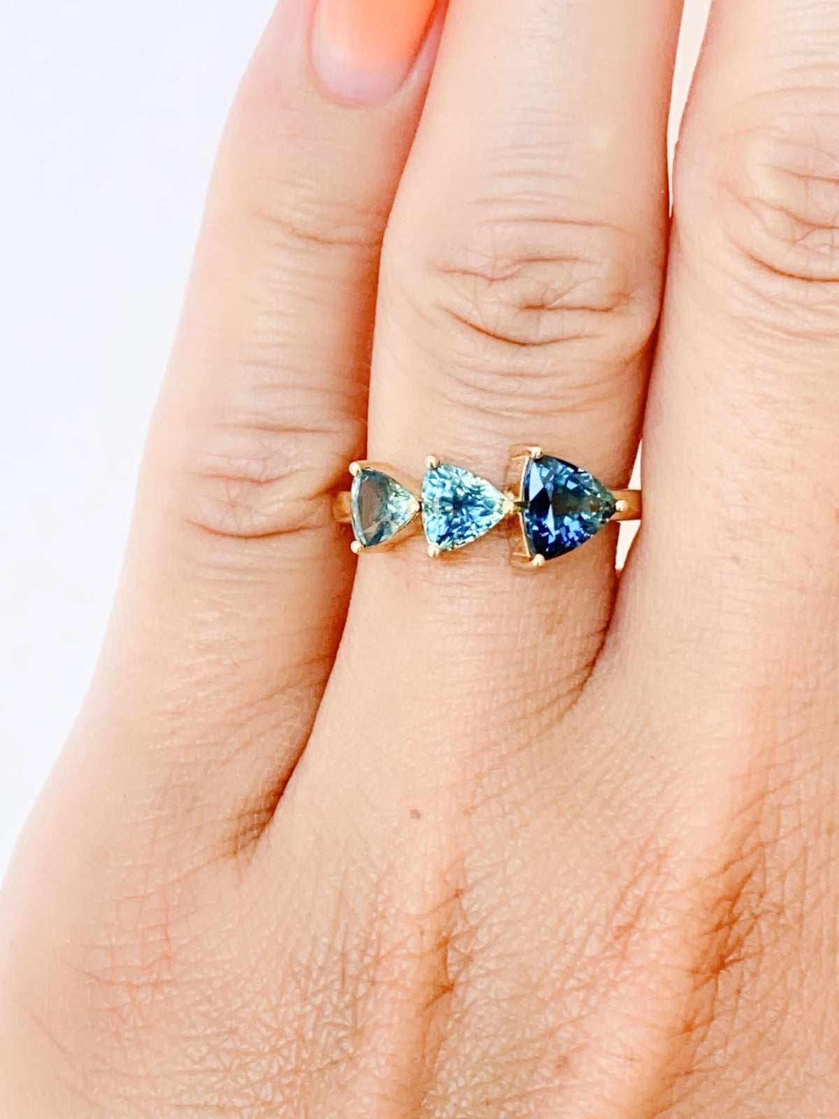 2.4ctw Graduated Size Ombré Color Teal Sapphire Ring 14K Gold R6565 Aurora Designer