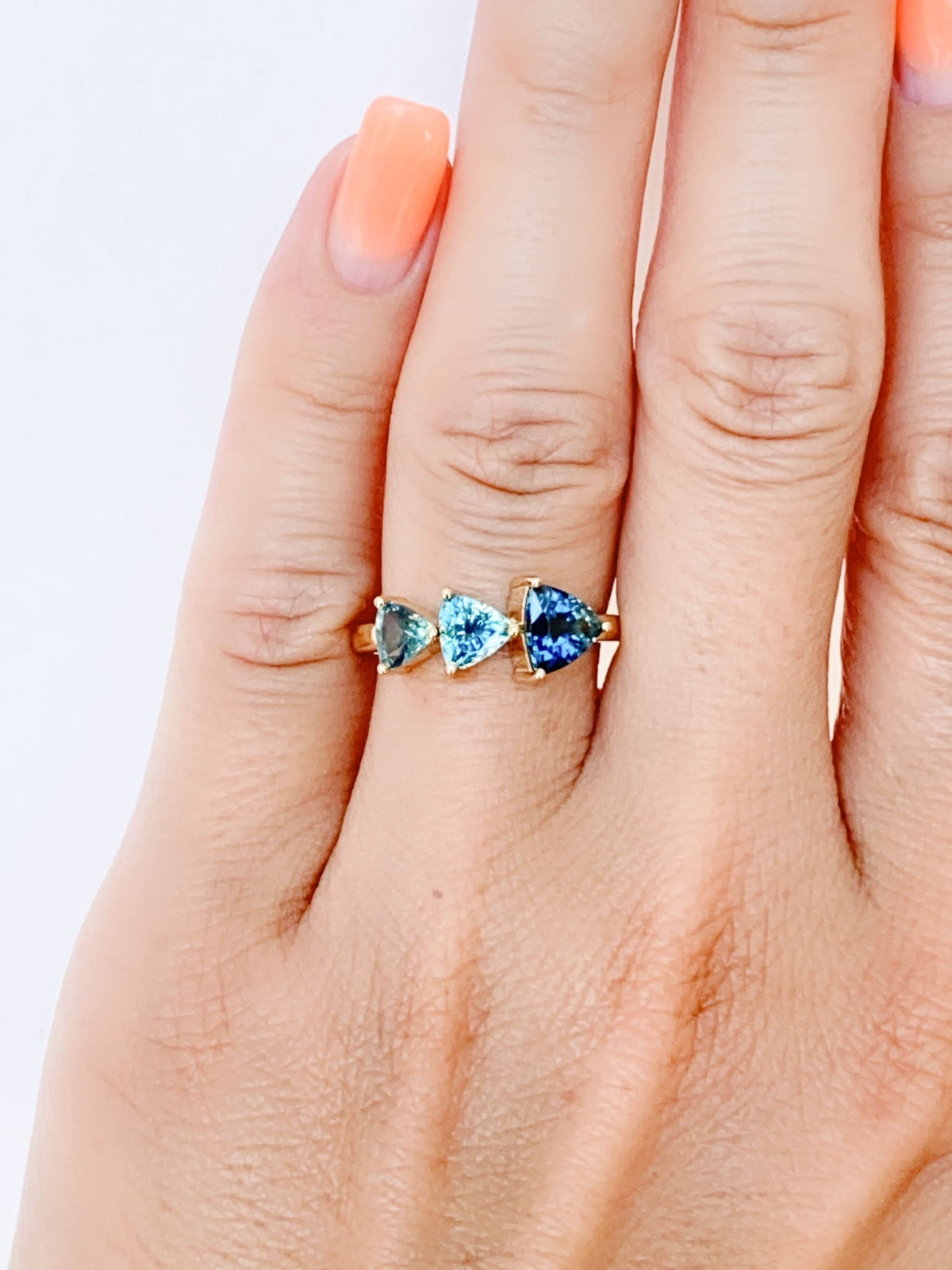 2.4ctw Graduated Size Ombré Color Teal Sapphire Ring 14K Gold R6565 Aurora Designer