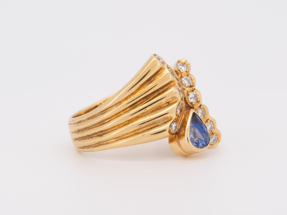 Sapphire and Diamond Ribbed Ring 18K Gold R6726 Aurora Designer