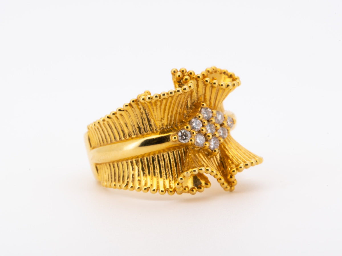 Heavy 18K Gold Ring with Ribbon Design and Diamonds 10.18g R6737 Aurora Designer