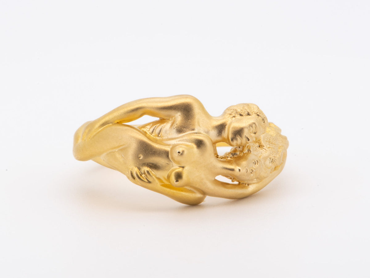 Carrera Style 18K Gold Ring Sculpted Man and Woman Intertwined 7.51g Sculptural Hand Carved Sculpture Art Jewelry Unique OOAK R6738 Aurora Designer