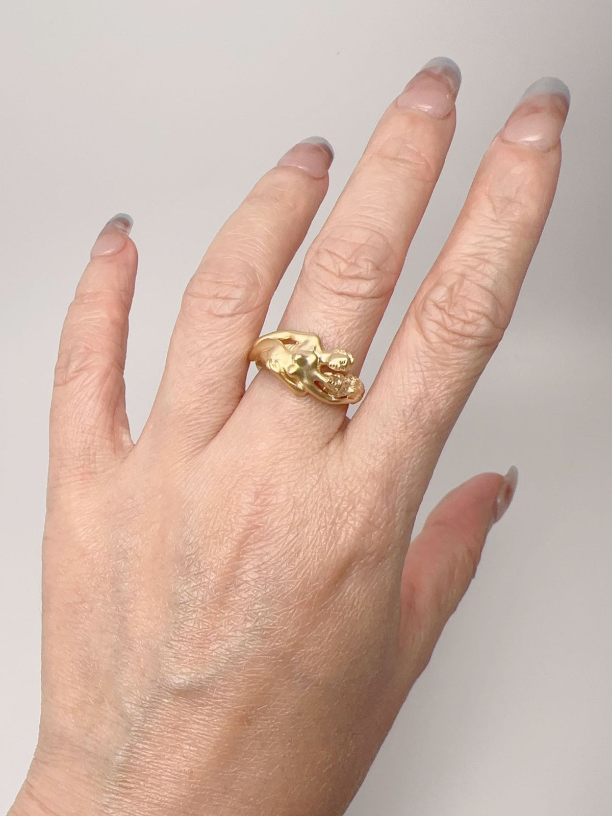 Carrera Style 18K Gold Ring Sculpted Man and Woman Intertwined 7.51g Sculptural Hand Carved Sculpture Art Jewelry Unique OOAK R6738 Aurora Designer