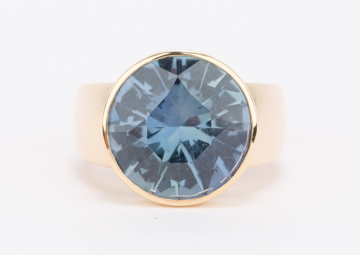 10.48ct GIA-Certified Unheated Sapphire on Wide Band Ring 18K Gold R6766 Aurora Designer