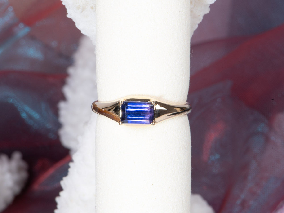 14K Gold Signet Ring with Unique Pinkish Purple Bi-Color Sapphire R6784 Aurora Designer