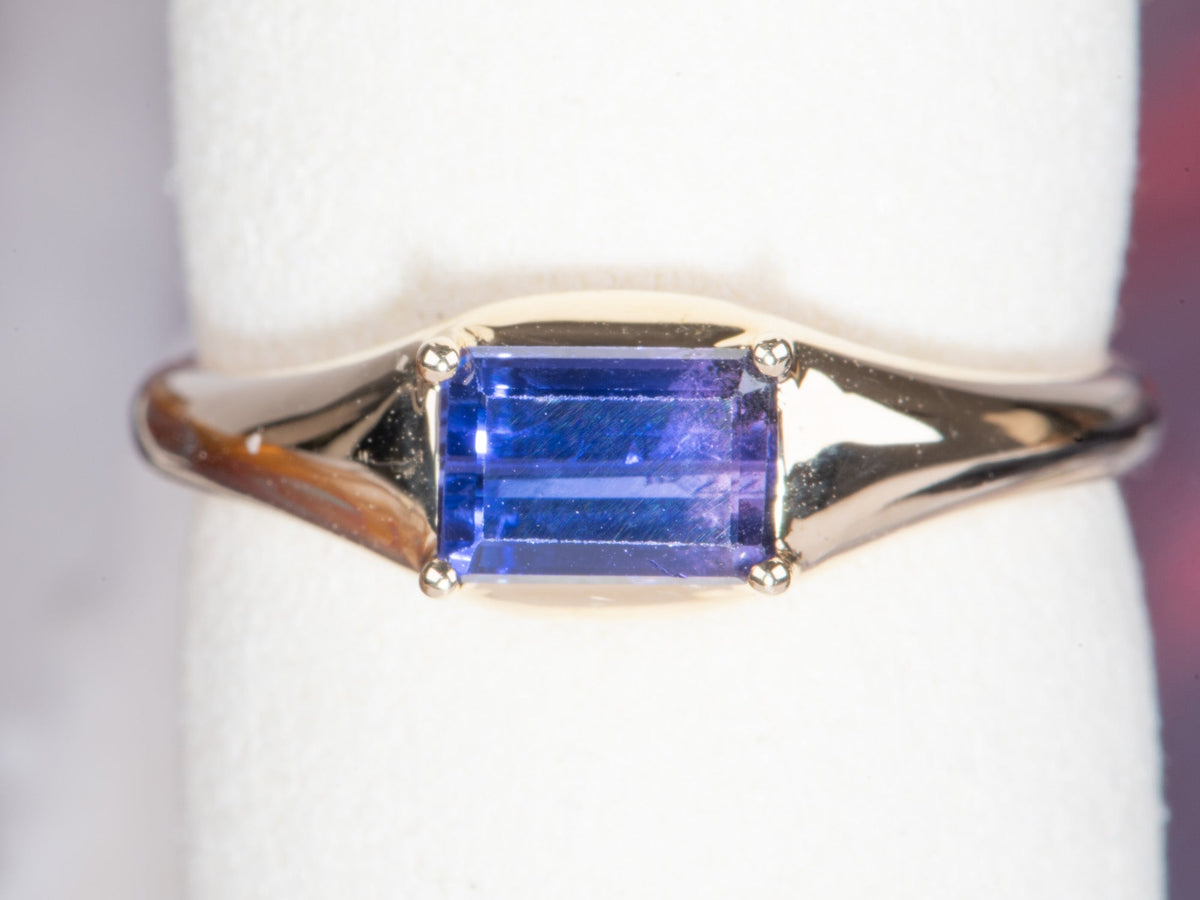 14K Gold Signet Ring with Unique Pinkish Purple Bi-Color Sapphire R6784 Aurora Designer