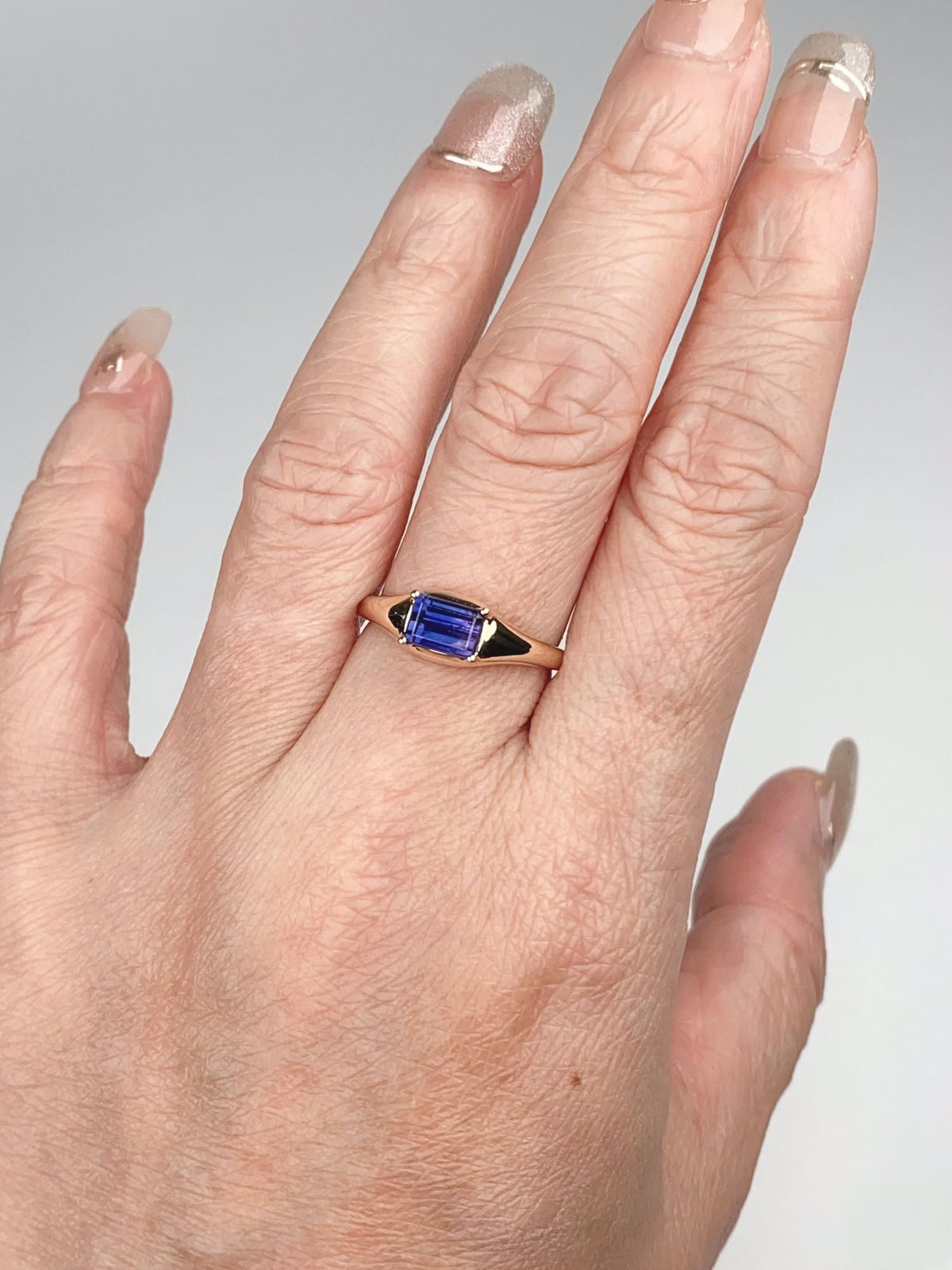14K Gold Signet Ring with Unique Pinkish Purple Bi-Color Sapphire R6784 Aurora Designer