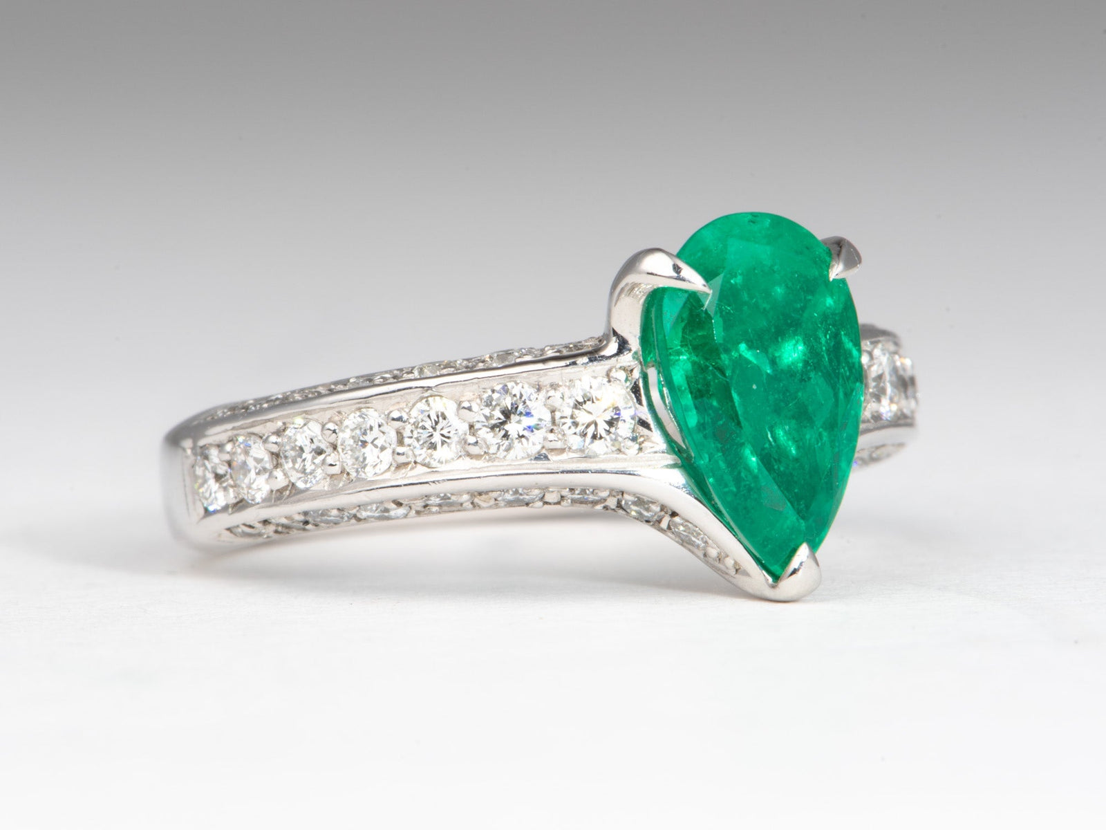 Certified High Quality 1.62ct Colombian Emerald Ring with Diamond Pave Band Platinum 7.87g R6809 Aurora Designer