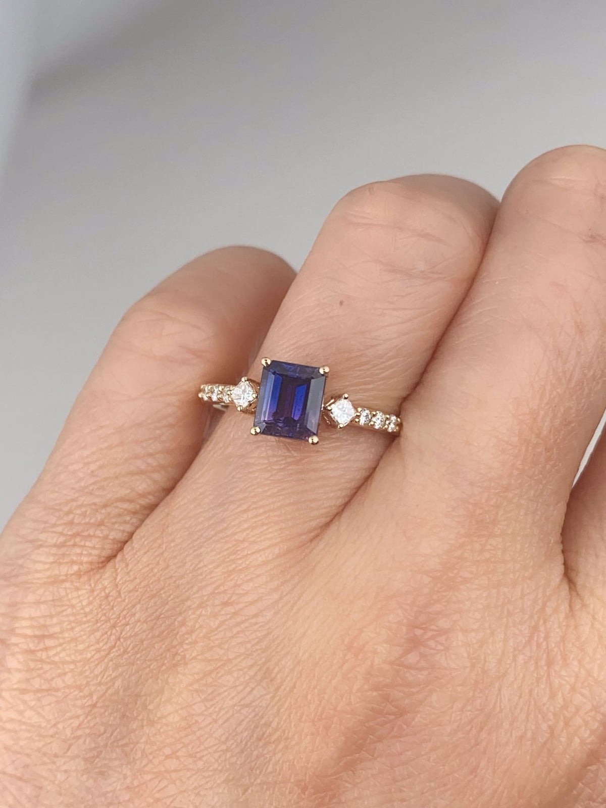 Solid 14K Gold Engagement Ring with 1.32ct Bi-Color Blue Purple Sapphire with Diamond Accent R6816 Aurora Designer