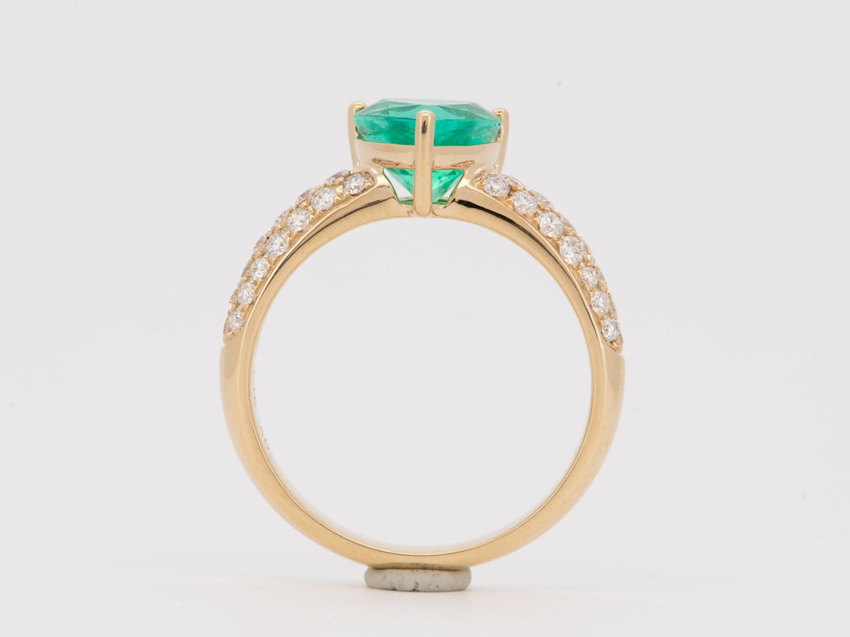 14K Gold Colombian Emerald on Diamond Pave Engagement Ring Heart-Shaped Gemstone GIA Certificate F1 Minor Oil R6819 Aurora Designer