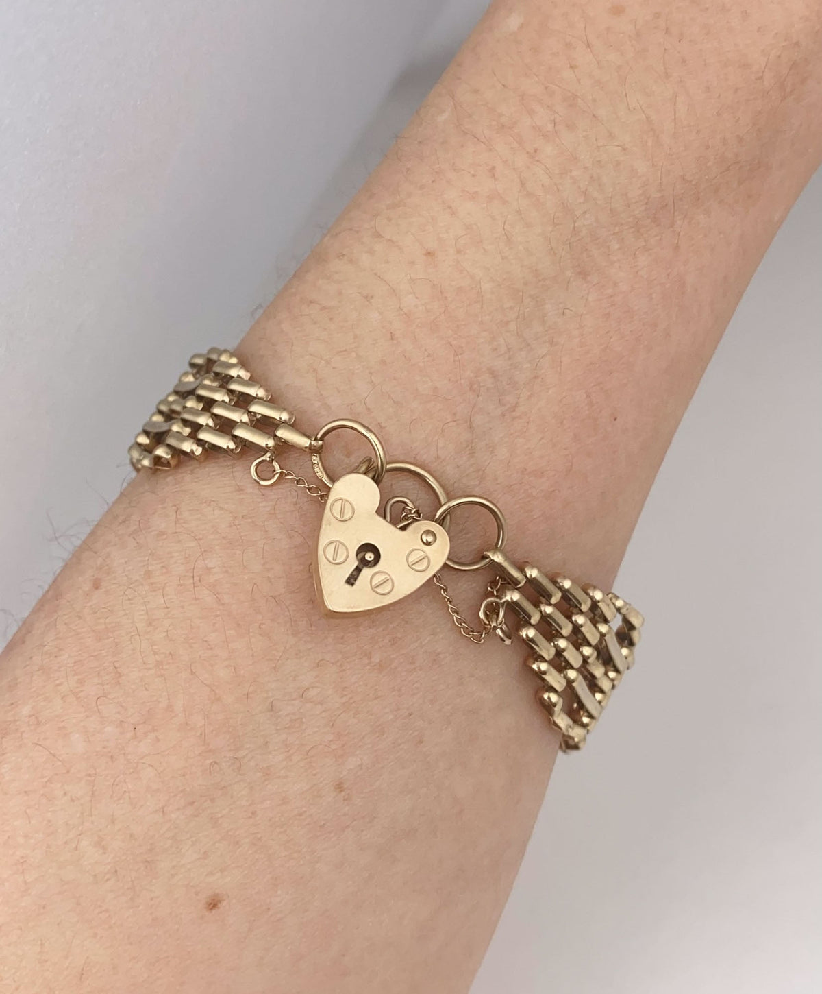 9K Gold Vintage Wide Gate Link Bracelet V1064 Aurora Designer