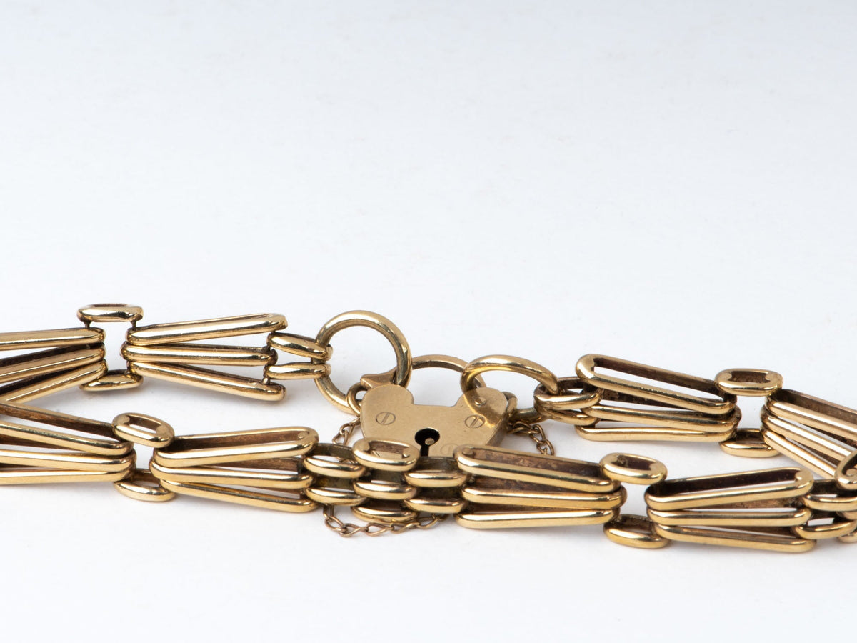 9K Gold Vintage Gate Link Bracelet with Padlock Heart Clasp 7" Has Safety Link Heavy 15g+ Assayed 375 V1067 Aurora Designer