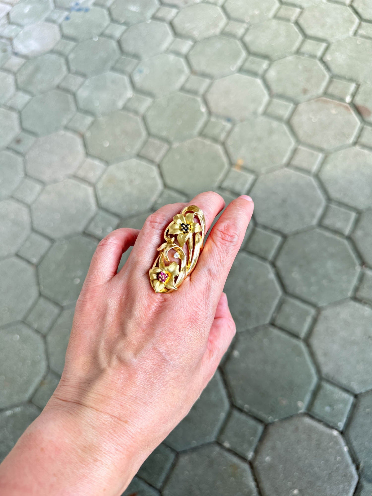 Elongated Floral Design Statement Ring 18K Gold 15.9g V1104 Aurora Designer