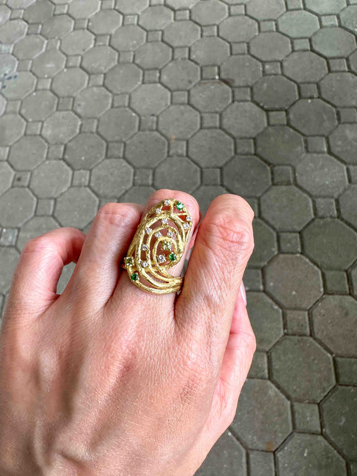Elongated Modernist Ring with Diamond and Tsavorite 18K Gold 9g V1121 Aurora Designer