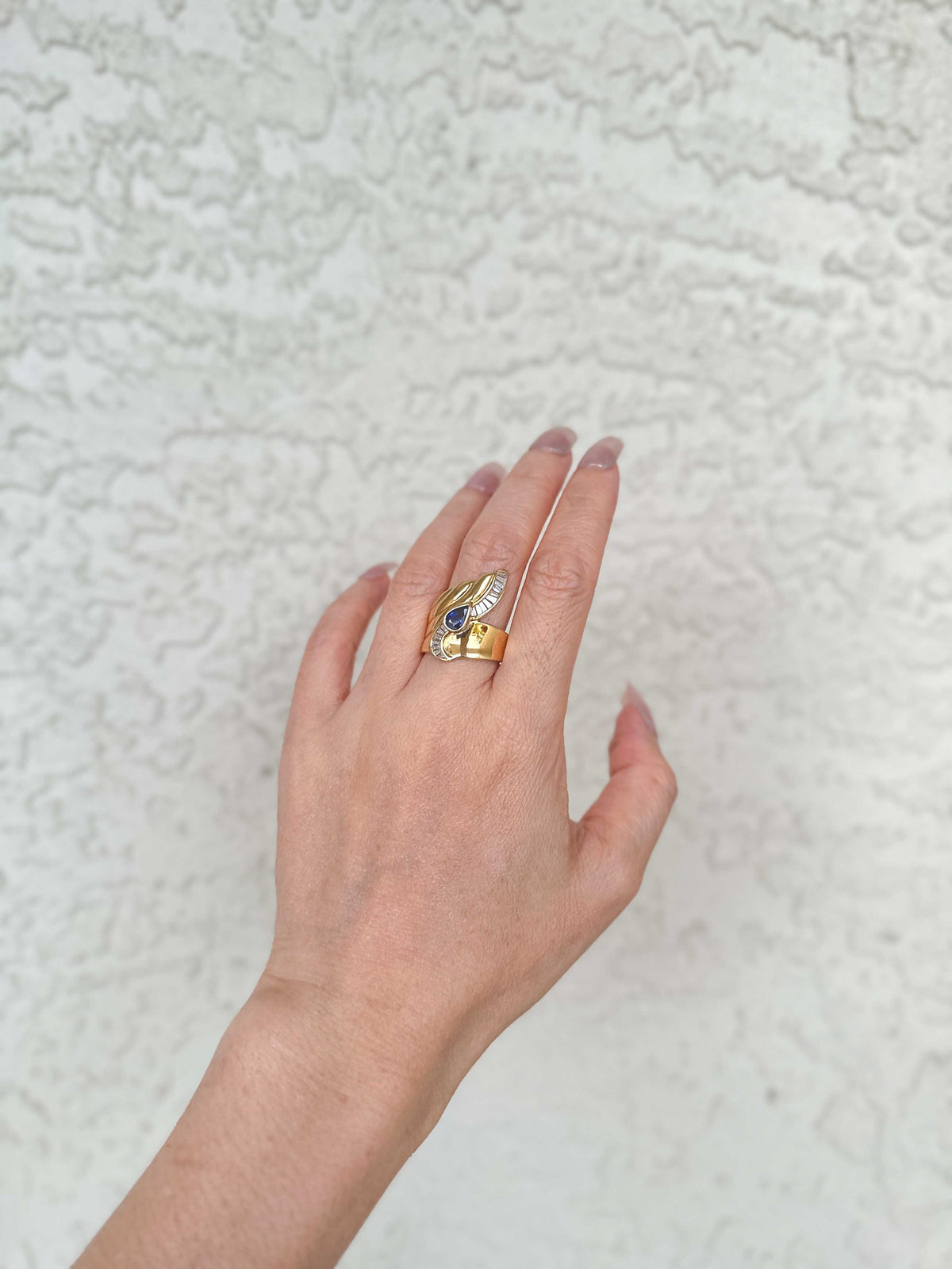 Wing Tip Ring with Blue Sapphire 18K Gold 10.7g V1123 Aurora Designer