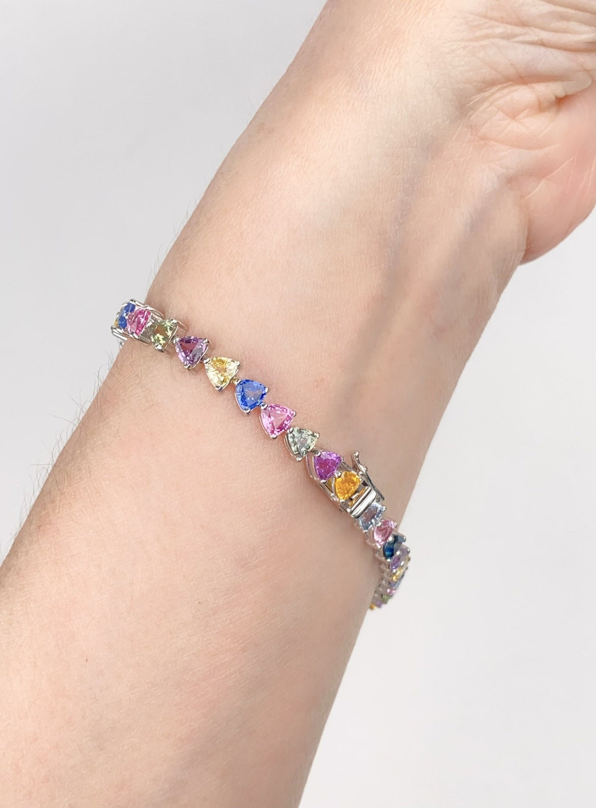 18K White Gold Mixed Sapphire Bracelet Rainbow Triangle Cut Stones 7 Inches 17ct 10.6g V1157 Aurora Designer