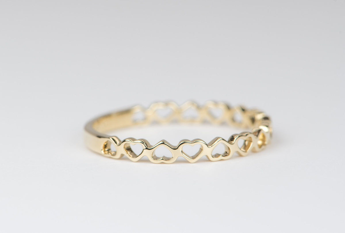 Alternating Heart 14K Gold Wedding Band M5006 Aurora Designer