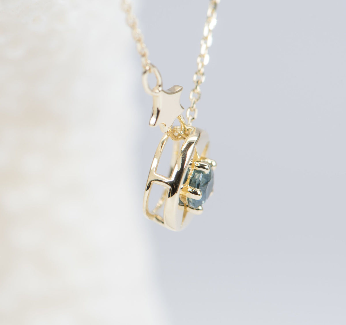 3.5mm Montana Sapphire Celestial Star 14K Yellow Gold Pendant Necklace Aurora Designer