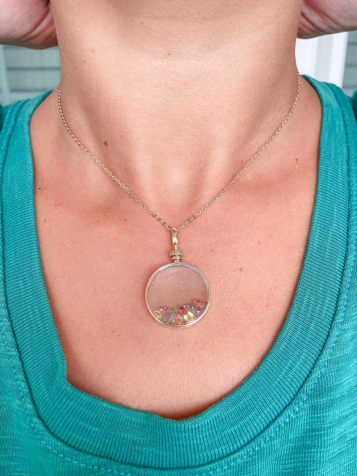 Solid 14K Gold Shaker Locket Pendant with Openable Screw Top for Gemstones R4142 Aurora Designer